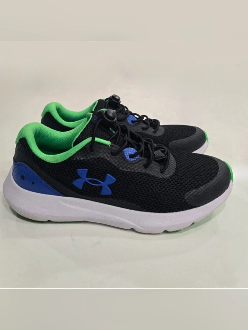 Under Armour Big Boys' Surge 3 Running Shoe Size 5.5Y